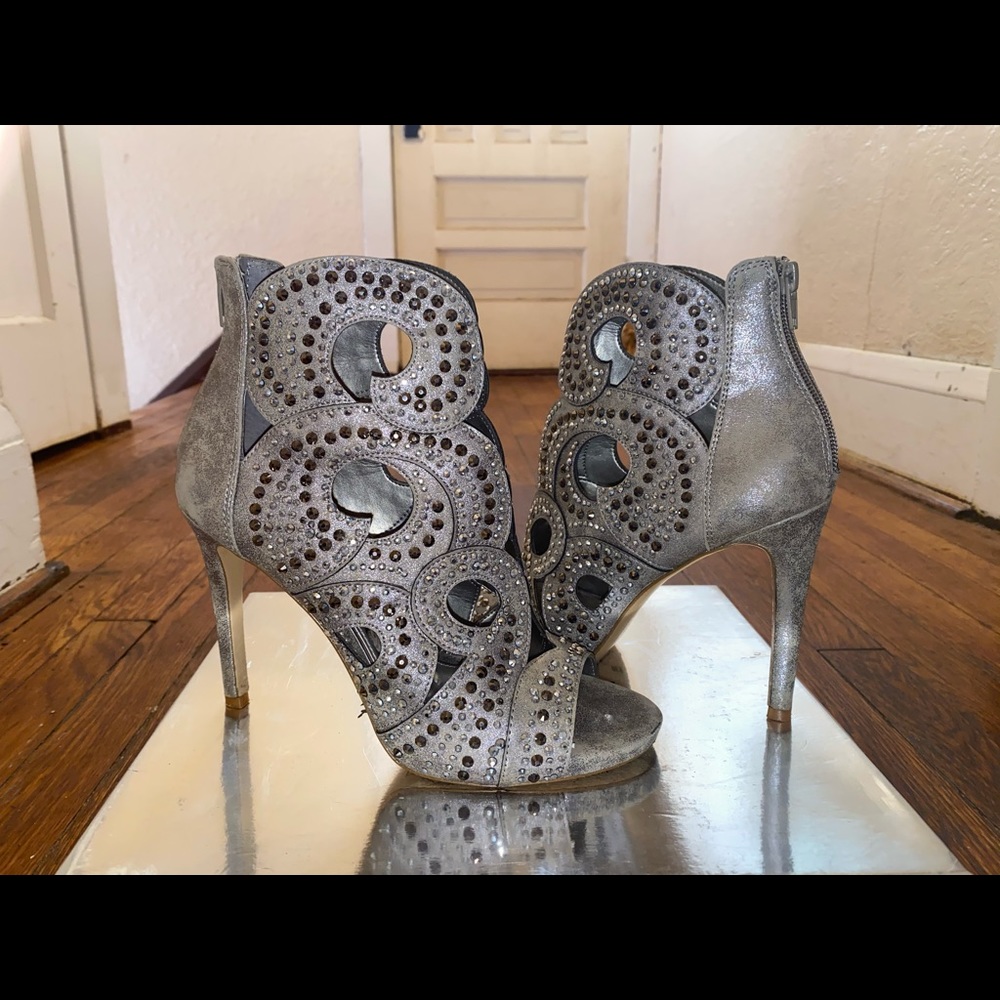 Beautiful studded Heels ready to draw attention 😍